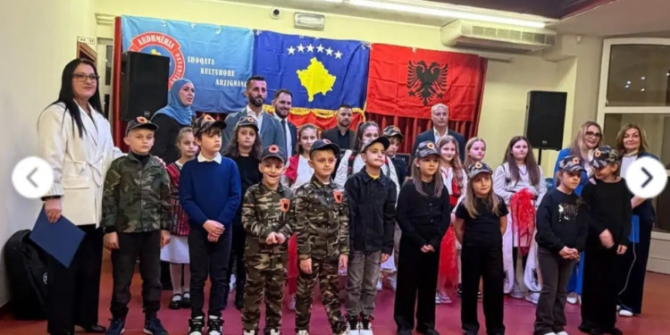 Militarizacija dece u srcu Italije: Mali vojnici OVK marširaju u Arzinjanu