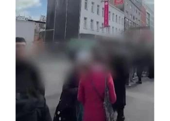 Da li je u Austriji tolika kriza da ljudi čekaju pola dana u redu za „sushi bowl“ od jednog evra?