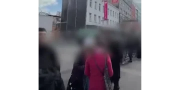 Da li je u Austriji tolika kriza da ljudi čekaju pola dana u redu za „sushi bowl“ od jednog evra?