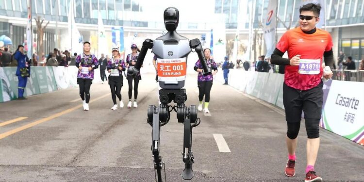 Roboti i ljudi zajedno na pekinškom maratonu donose trku kakva nije viđena