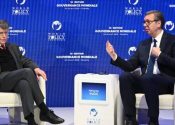 Predsednik Srbije iz Francuske upozorava: Evropa gubi trku i kasni za svetom