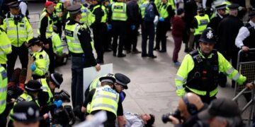 Na mirnom protestu u Londonu uhapšeno preko 500 ljudi: Sve zbog transparenata!