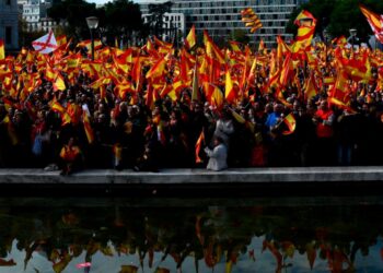 Španija u političkom rascepu: Stranke u sukobu zbog državljanstva za 800 hiljada migranata